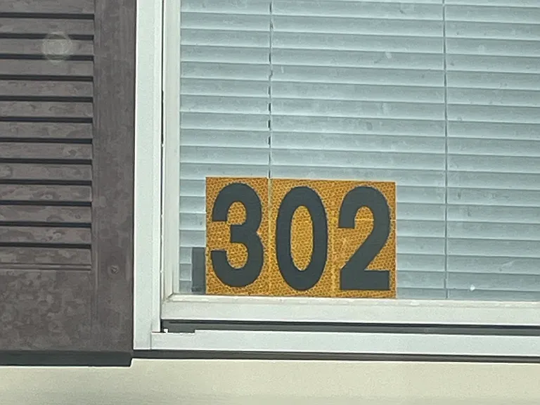 302 Lee St — Photo 1