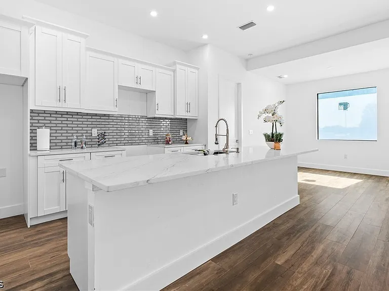 2803 44th St SW — Photo 33
