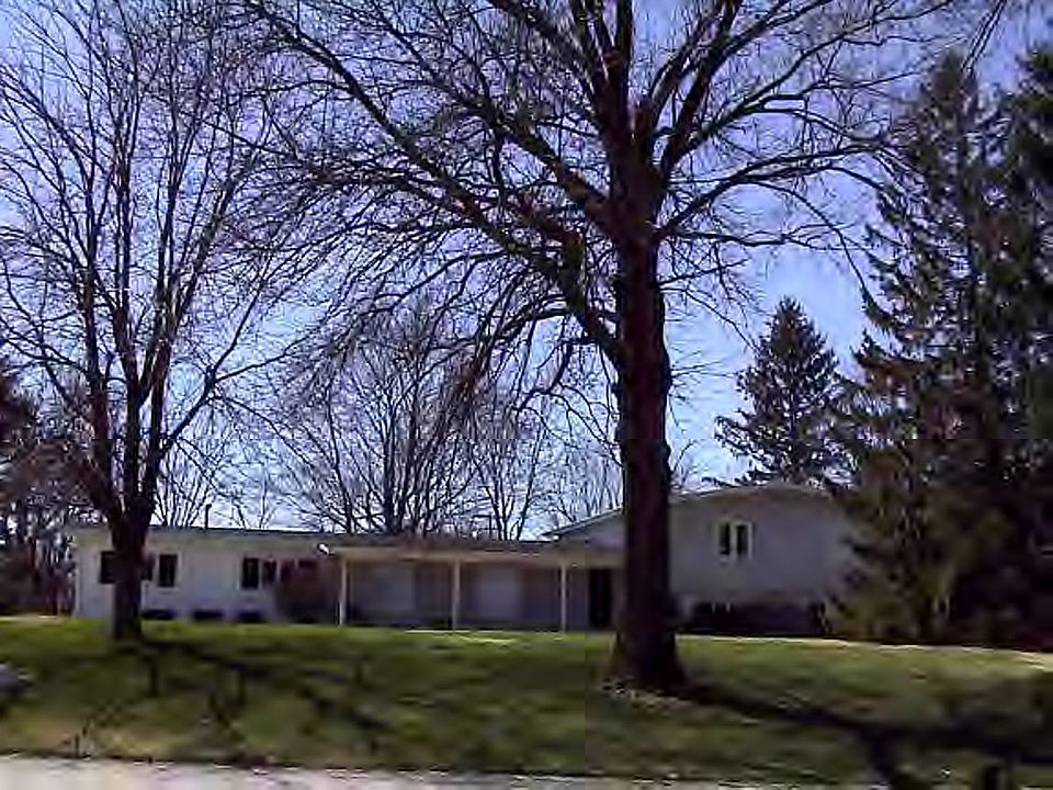 1st image of 8 Country Club Dr