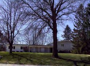 8 Country Club Dr, Danville, IL 61832