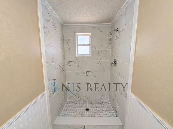 3rd image of 11621 Meadow Dr