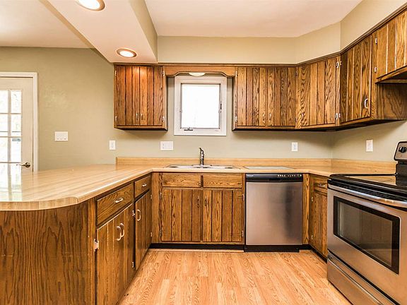 5th image of 412 S French Dr