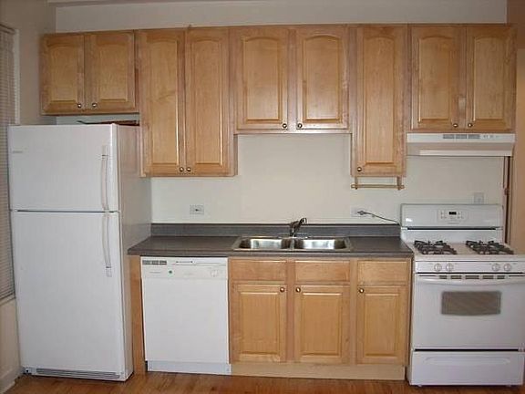 5th image of 2454 N Southport Ave APT 2FF
