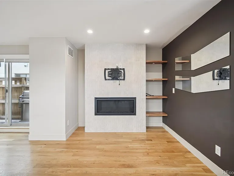 1386 Zenobia St — Photo 9