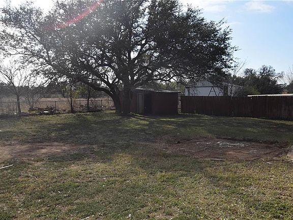 4th image of 802 Wood Ave