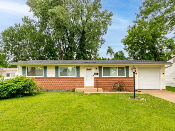 1015 Campion Ln, Florissant, MO 63031