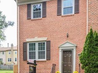 9706 Lakepointe Dr, Burke, VA 22015