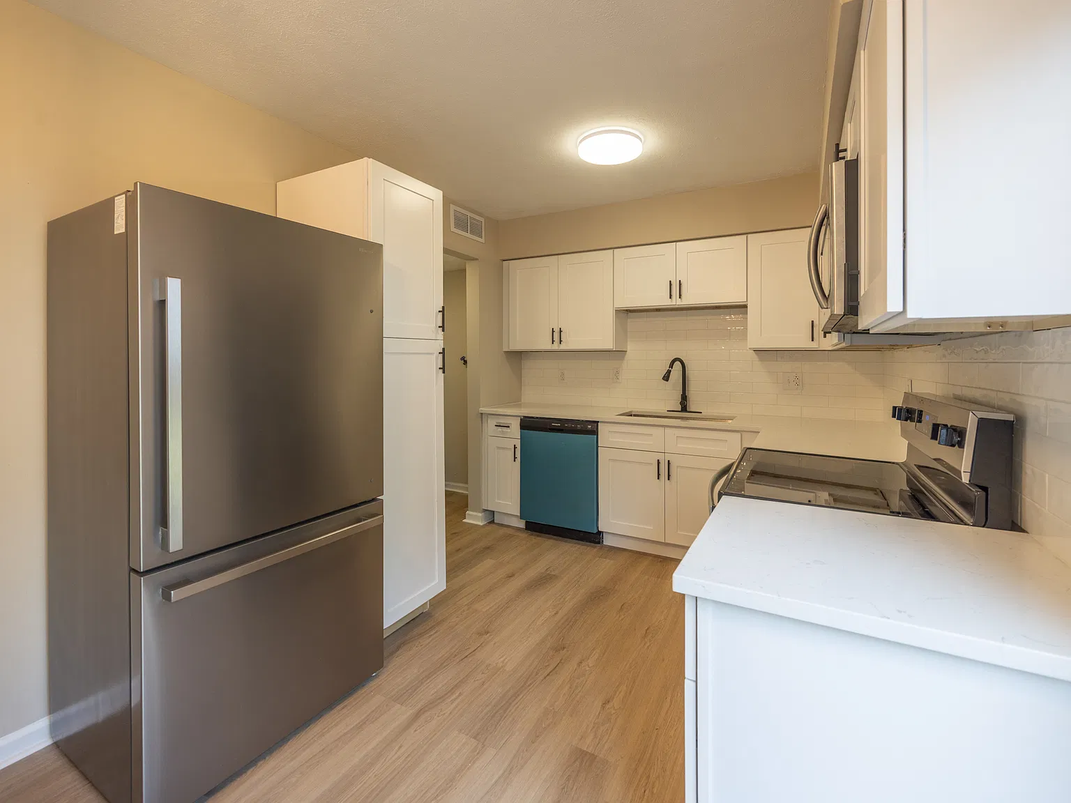 2 bed, 1.5 bath, 900 sqft, $1,450 — Photo 4