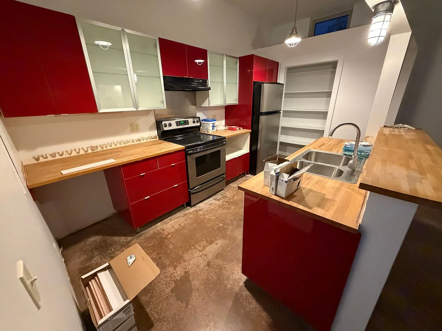 Modern gated 1 bedroom — Photo 1