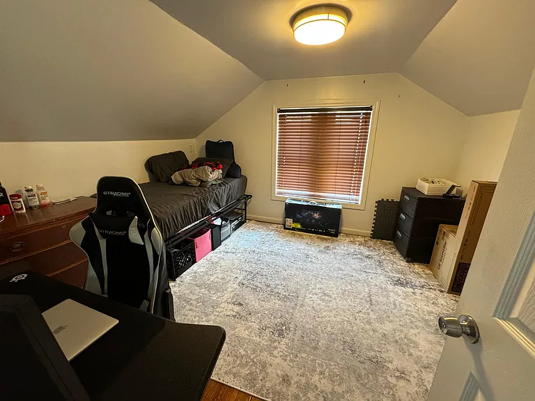2nd Floor Bedroom 01