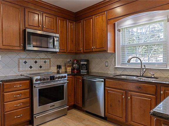 2nd image of 305 Robinhood Rd