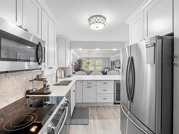 5th image of 2309 S Cypress Bend Drive #211D