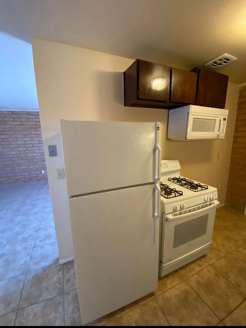 Building Photo - 3218 E Monte Vista Dr