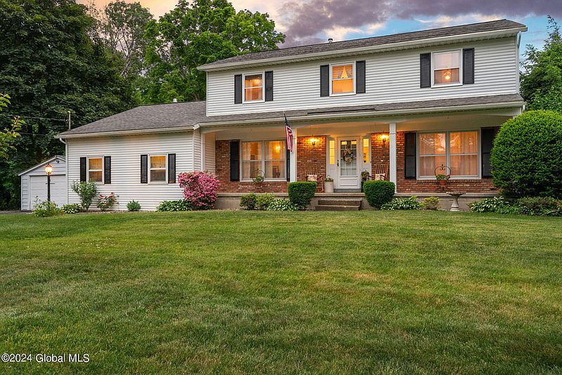 5th image of 144 Acorn Drive
