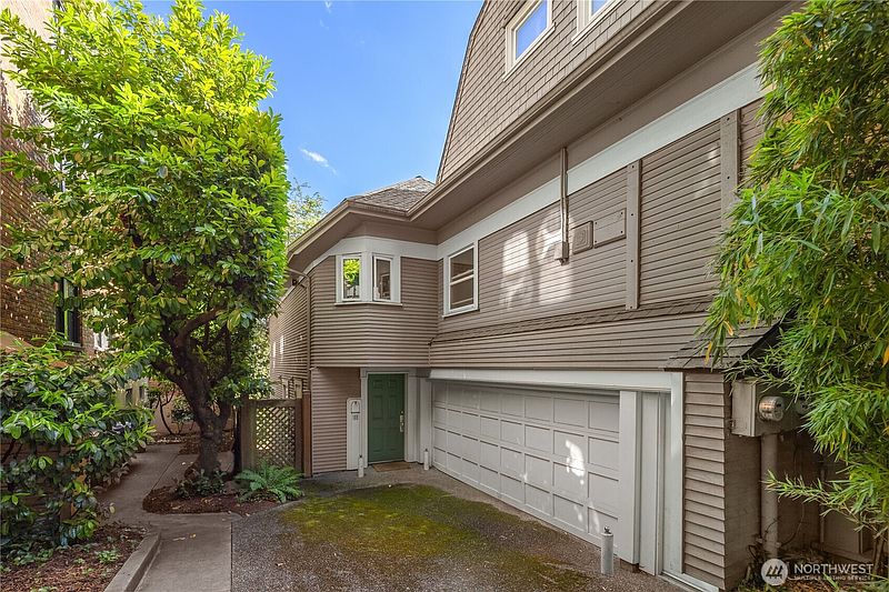2nd image of 111 W Kinnear Place