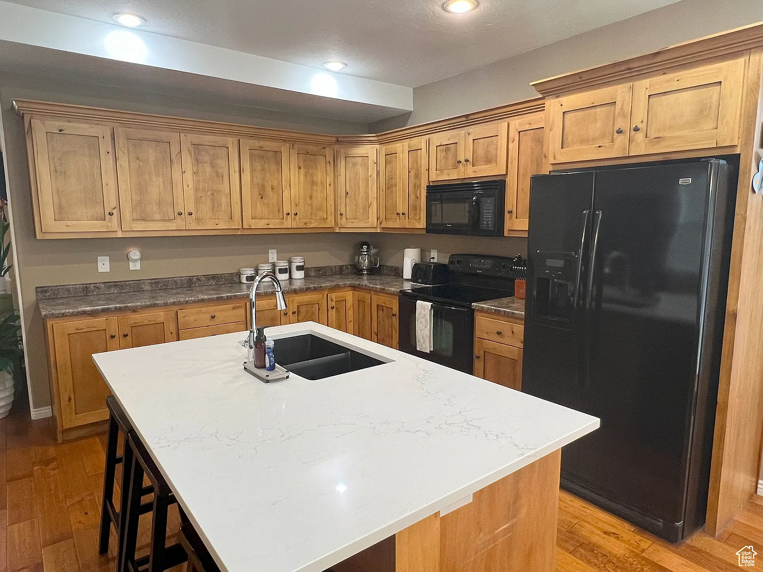 3 bed, 2.5 bath, 1963 sqft, $2,200 — Photo 4