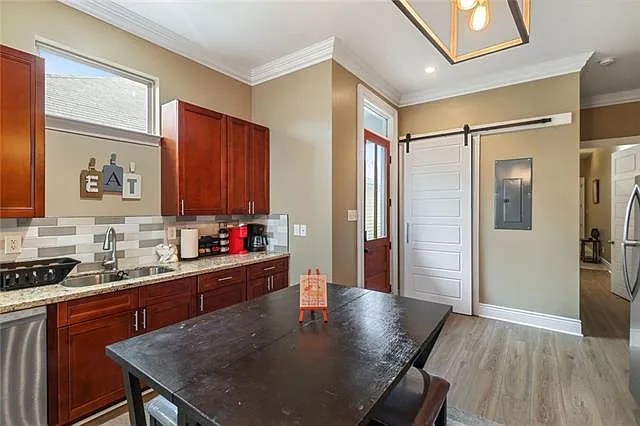 2403 S Saratoga St — Photo 5
