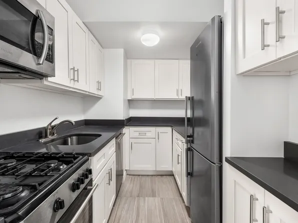 200 East 36th Street image 2 of 7