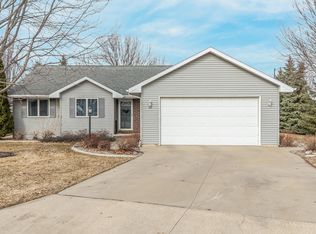 103 Green Way Dr, Combined Locks, WI 54113