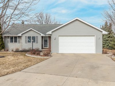 103 Green Way Dr, Combined Locks, WI, 54113