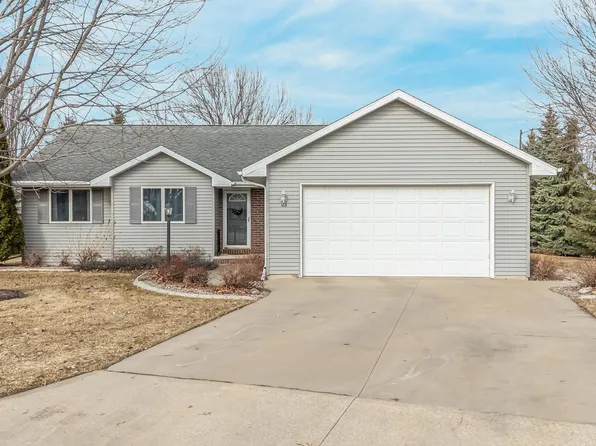 103 Green Way Dr, Combined Locks, WI 54113