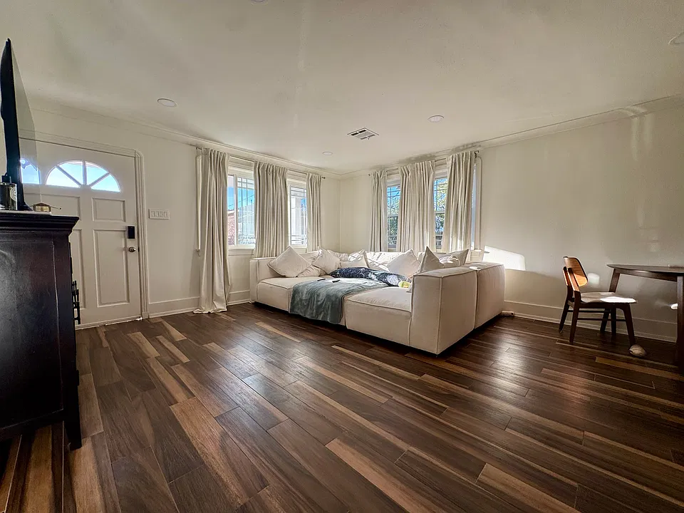 209 Aurora Ave