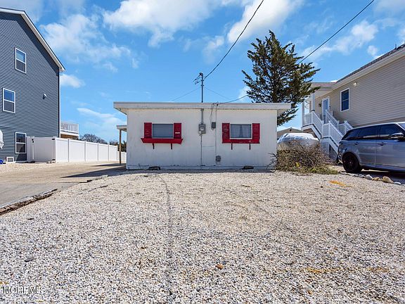 2nd image of 413 Twin Lakes Boulevard