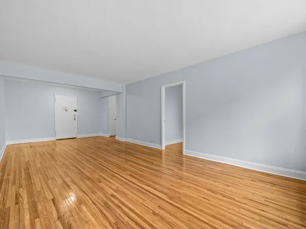 601 Kappock Street image 2 of 11