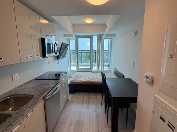 652 Princess St #902, Kingston, ON K7L 1E5