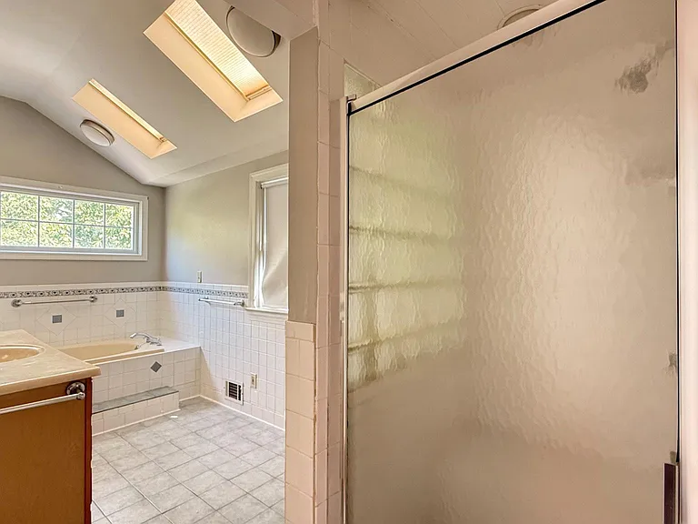 1005 N Lebanon St — Photo 15