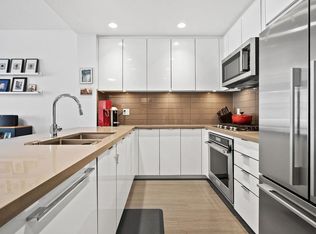 255 W 1st St #328, North Vancouver, BC