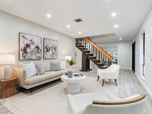 4th image of 10100 SW 53rd Court