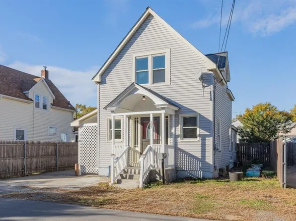 107 Oak Ave E, Riverside, RI 02915