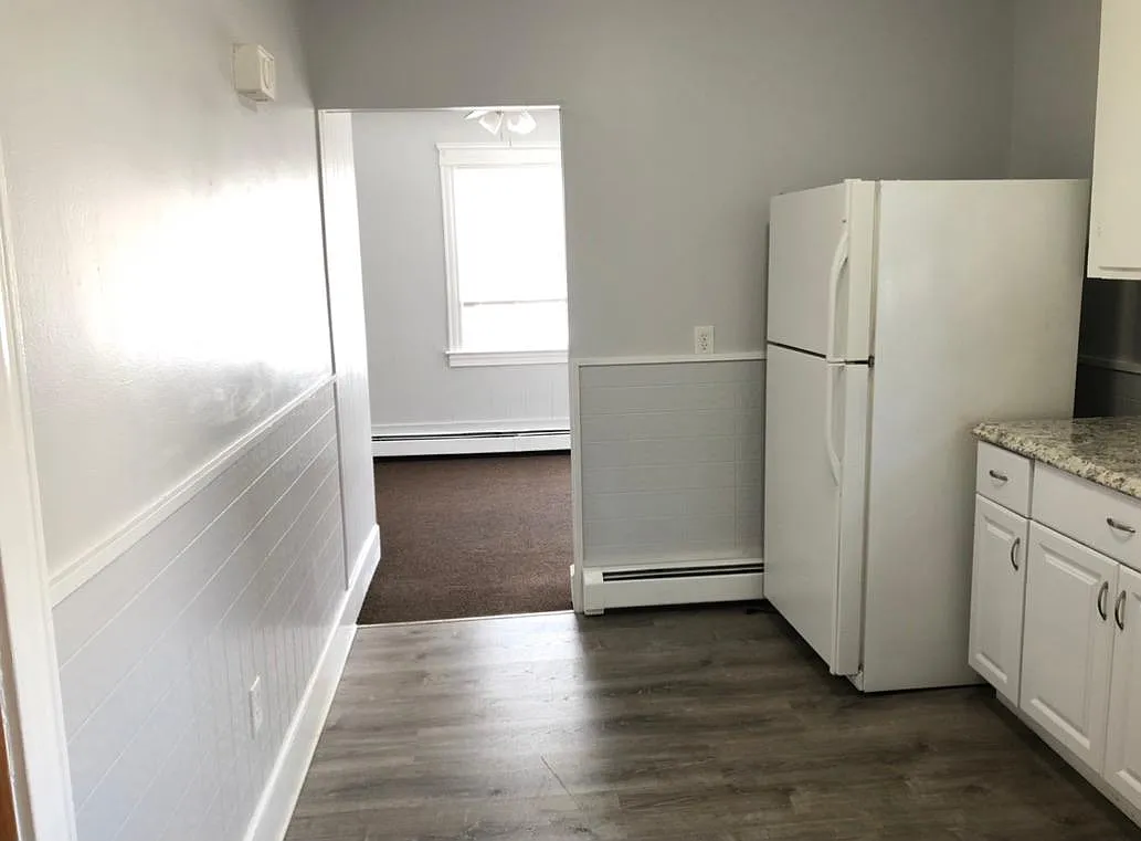 999 York Ave — Photo 2