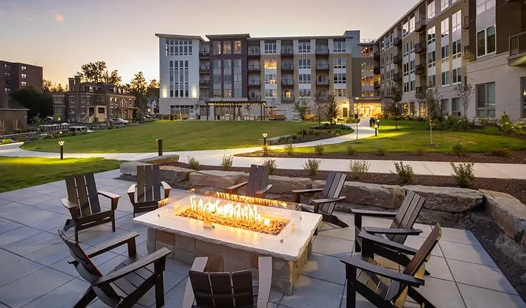 50 Front Luxury Apartments — Photo 20