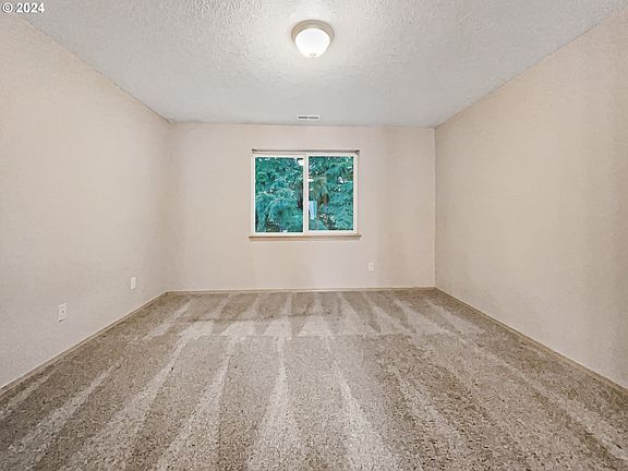 5th image of 4000 NE 109th Ave Unit 176