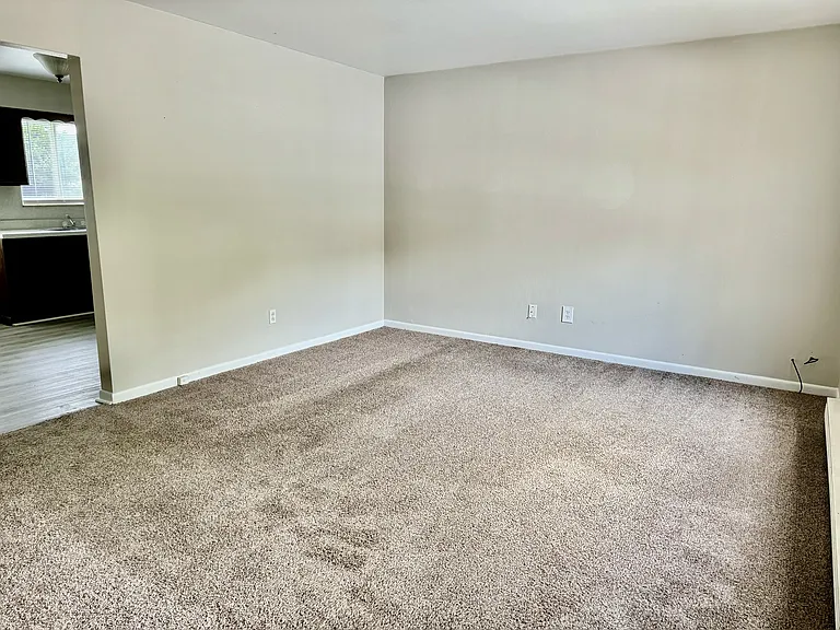 2300 Shadyside Rd #12 — Photo 2