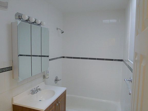 5th image of 2073 Homer Ave