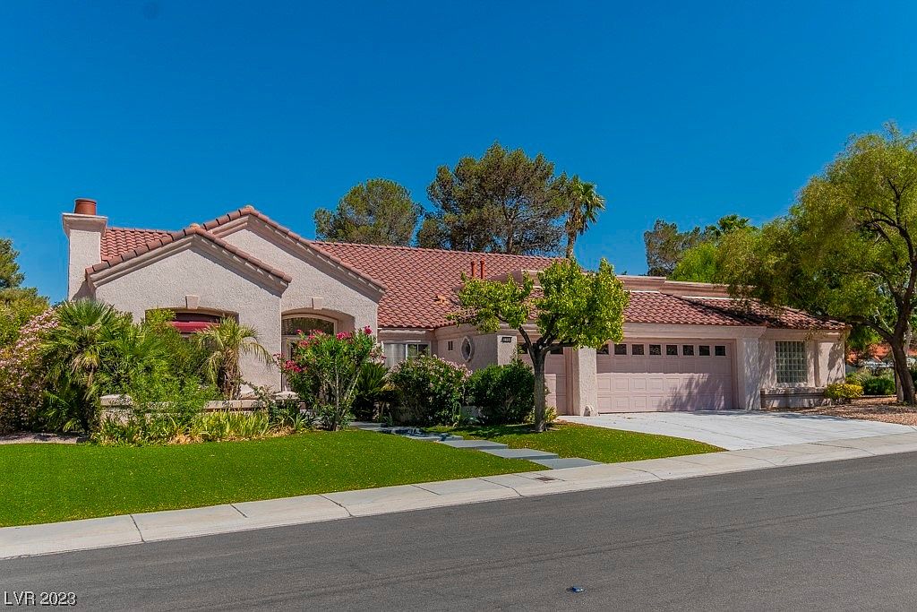 2704 Tumble Brook Dr