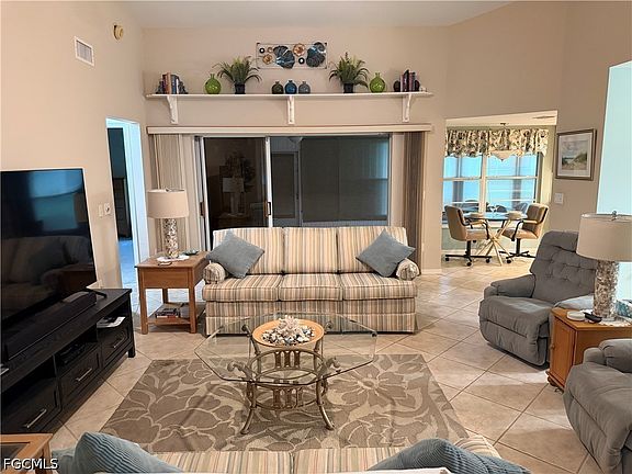4th image of 3437 Clubview Dr