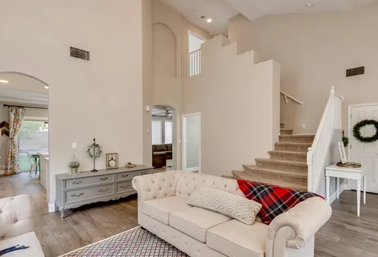 8212 Burgesshill Ave — Photo 3