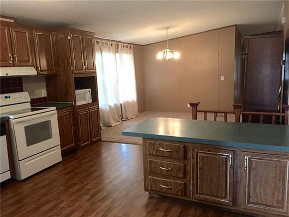 3rd image of 129 Yaupon Dr