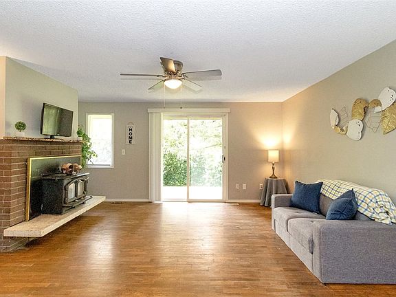 4th image of 410 Frank Monsen Dr