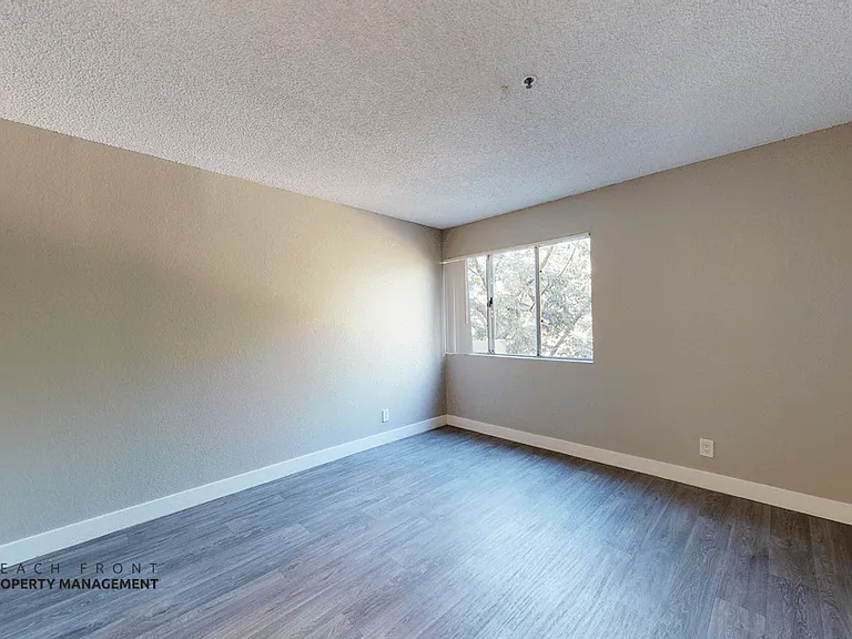 7950 Howe St. — Photo 16