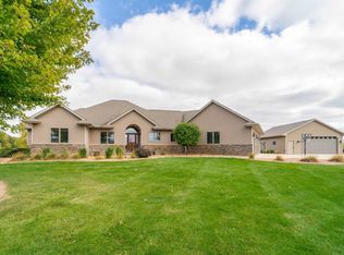 7978 Prairiewood Trl, Neenah, WI 54956