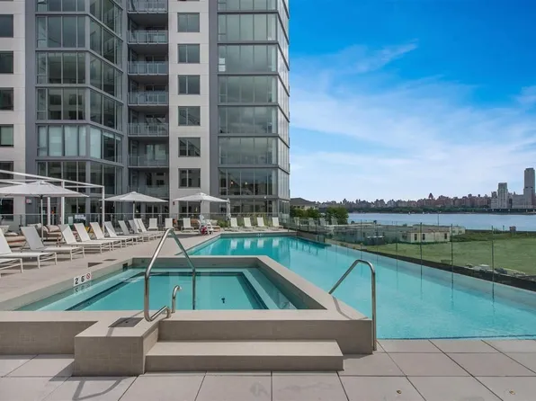 9 Avenue At Port Imperial image 10 of 13