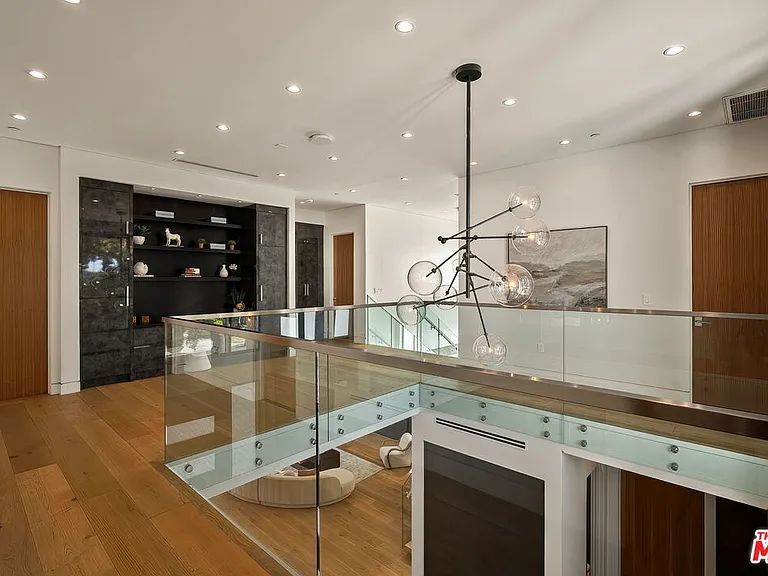 14812 Morrison St — Photo 56