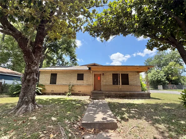 2501 S 27th St, Waco, TX 76706