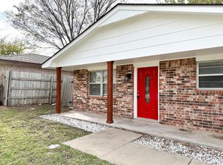 2415 NW Saxon Cir, Lawton, OK 73505