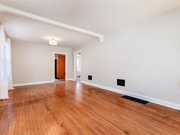 4th image of 2322 Sulphur Ave